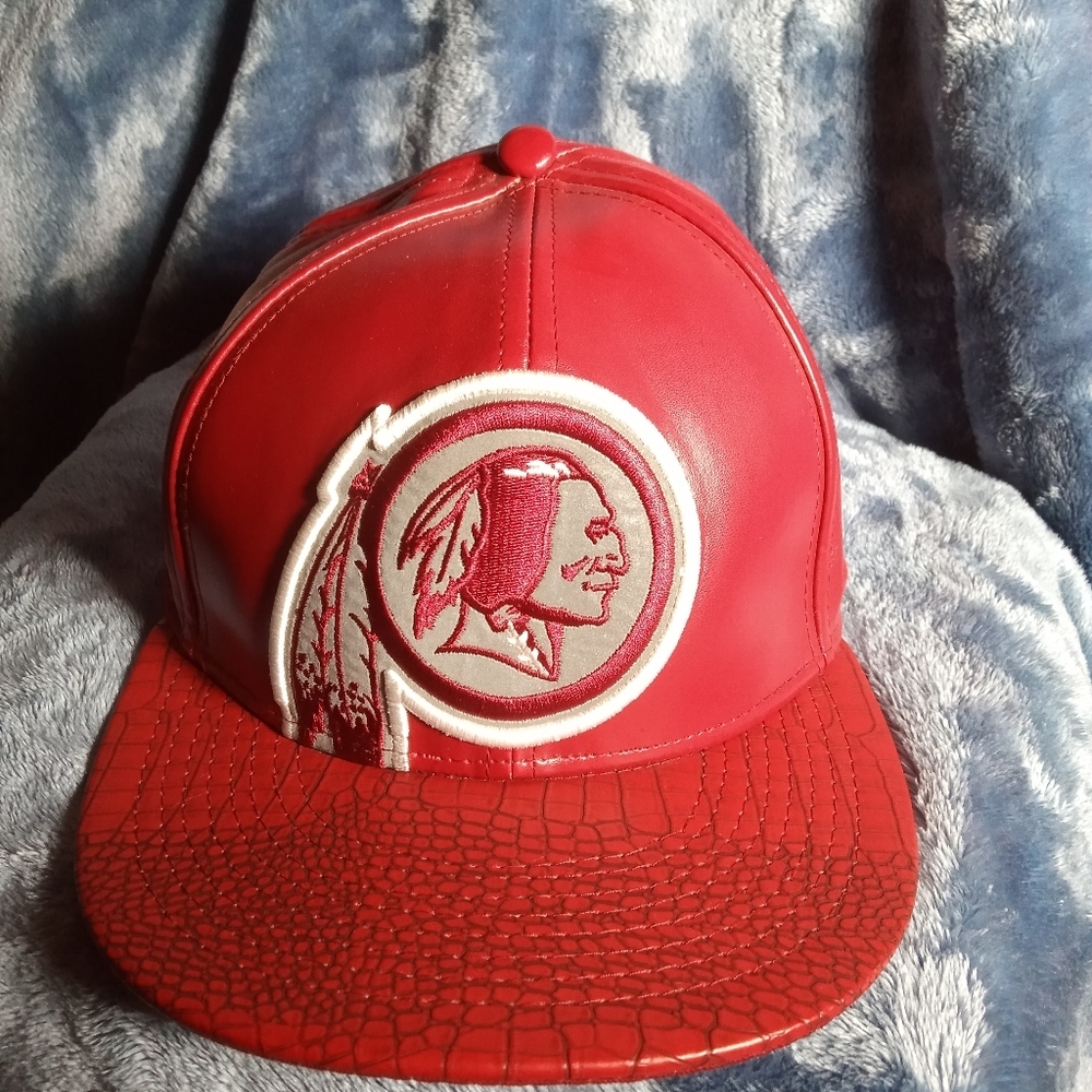 Rare💥💥NFL WASHINGTON REDSKINS FAUX LEATHER NEW ERA VINTAGE COLLECTION SNAPBACK